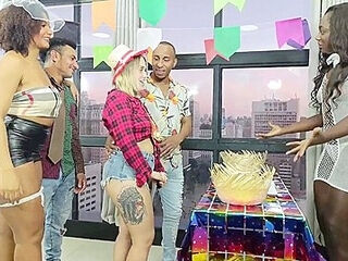 Sophie Stephanie Vem Colocar Lenha Nessa Duas Gostosas (