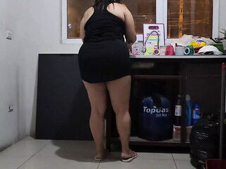 I Record My Stepmother While She&#039;s Cleaning the House