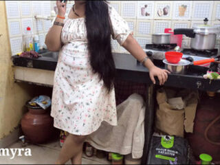 Stepmom&#039;s new dress mai chudayi kichen mai