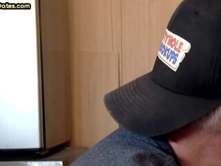 Homemade gloryhole gaydaddy sucks dick in amateur closeup