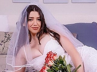 She Was Unhappy With Her spouse - Alyx starlet