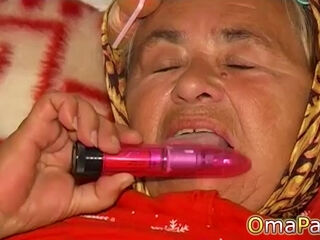 OMAPASS A display of stretched old pussy