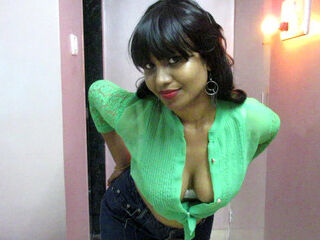 Big Boobs Horny Indian MILF Showing Off Herself Naked