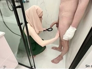 Kind stepmother helps her stepson with broken arms ... to cum ...