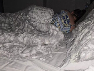 Step mom sneaking into step mom room and asked to handjob his dick