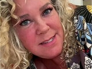 Naughty Bedtime With Milf