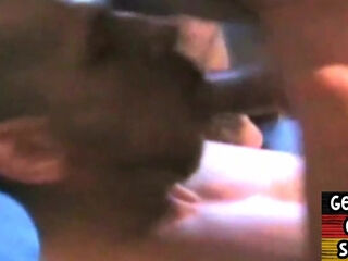 German muscled gaydaddy fucks bottom in homemade closeup