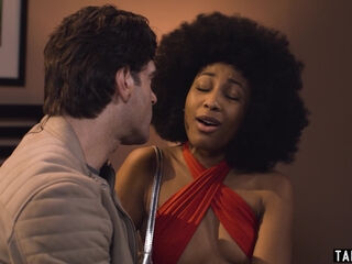 Married dude fucking a hairy ebony MILF