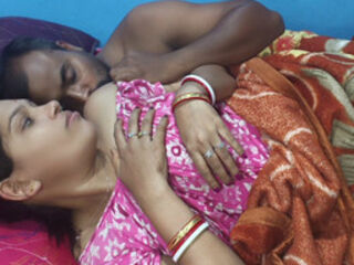 Ten 18 years My Desi indian girlfriend fuck me. Dress remove and big boob press