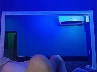 Me cabalga en alojamiento en pueblo rural