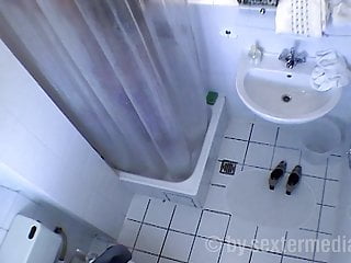 Heimlich im Hotelbad gefilmt