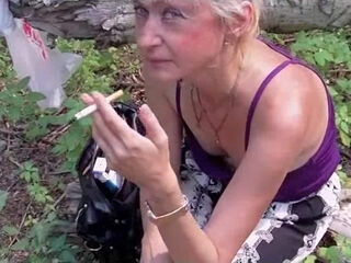 Mature woman sucks my fat chopper
